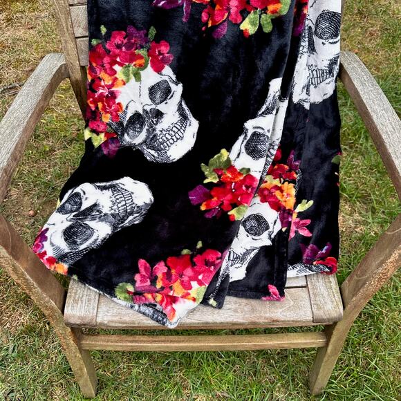 Cynthia Rowley Curious New York Day of the Dead Oversized Black Blanket 50 x 70 - Picture 2 of 5